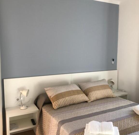 Номер Deluxe, Hostal Casiano Camarasa