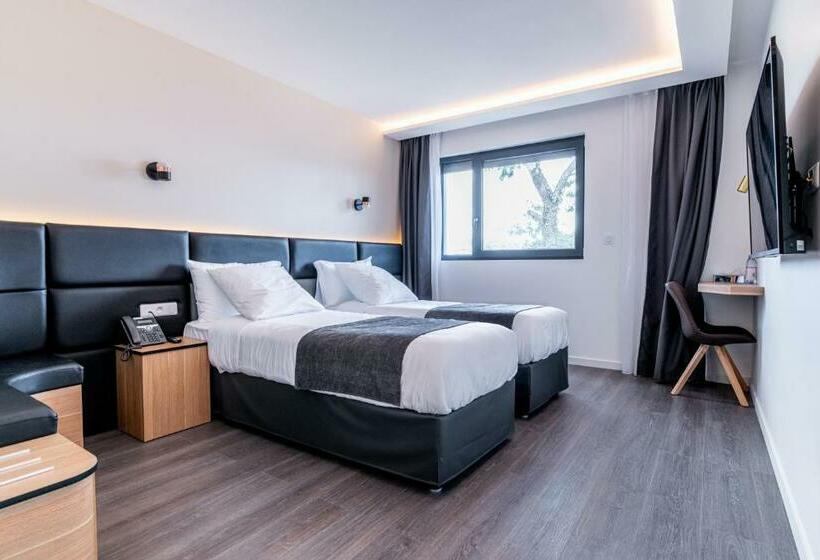 标准间, Woods  Genevethoiry