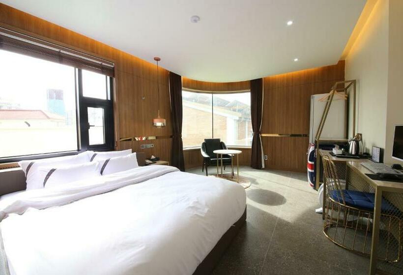 جناح, Suncheon Hound Hotel Suncheon Station Branch