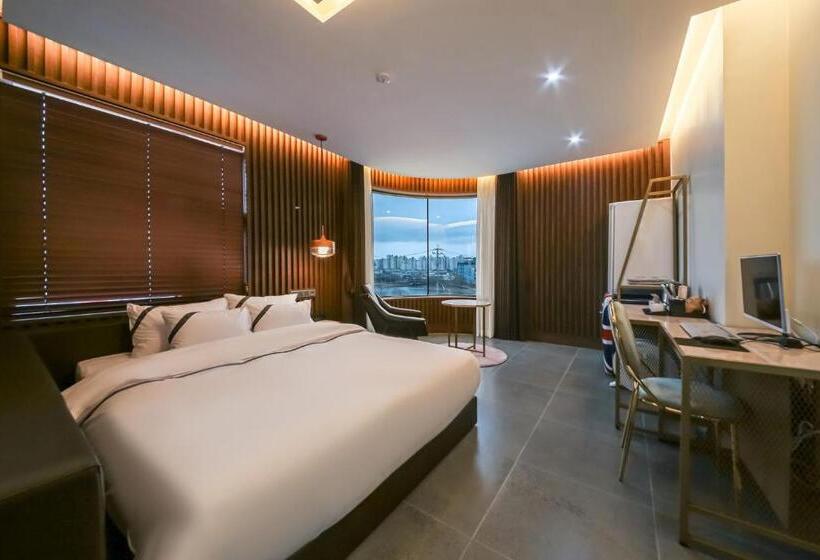Люкс Вид на Реку, Suncheon Hound Hotel Suncheon Station Branch