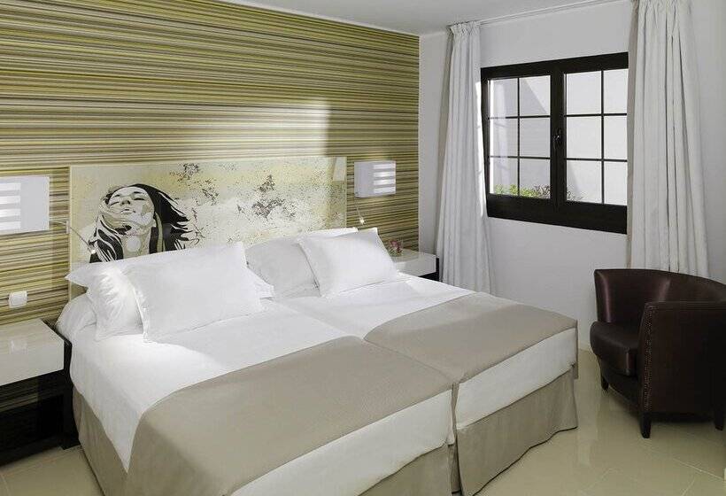 سوییت با چشم‌انداز استخر, H10 White Suites