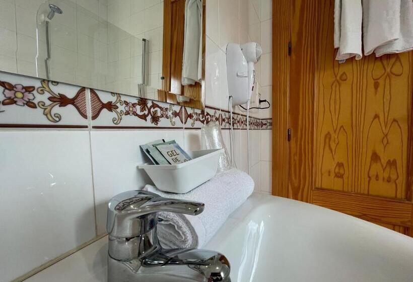 Номер Стандарт Трехместный, Quéntar Hotel Rural
