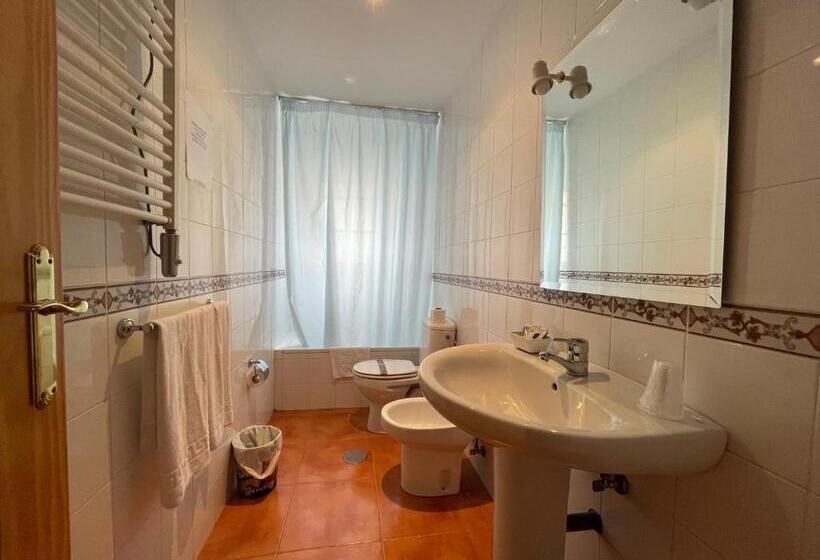 חדר סטנדרט לשלושה, Quéntar Hotel Rural
