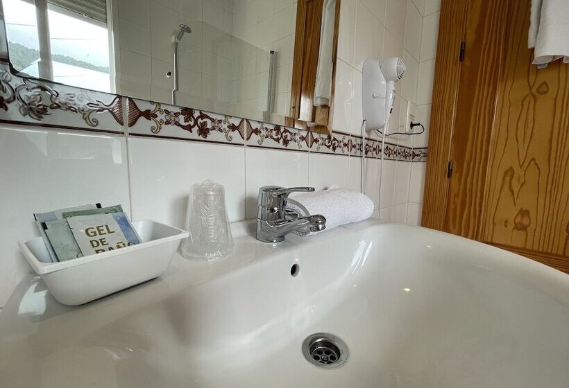חדר סטנדרט לשלושה, Quéntar Hotel Rural