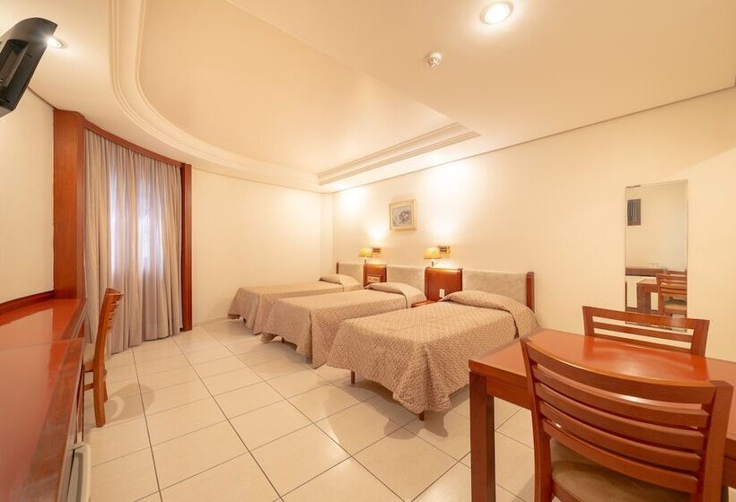 标准三人间, Real Castilha