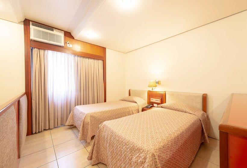 四人标准间, Real Castilha