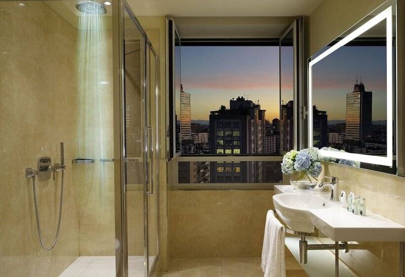 سوییت جونیور سوپریور, Unahotels Century Milano