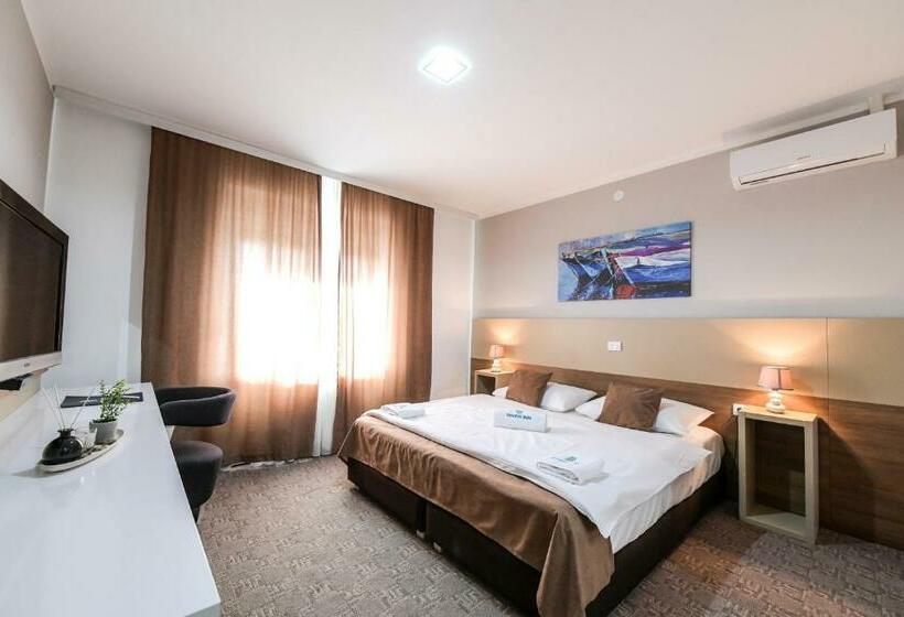 اتاق استاندارد, River Inn