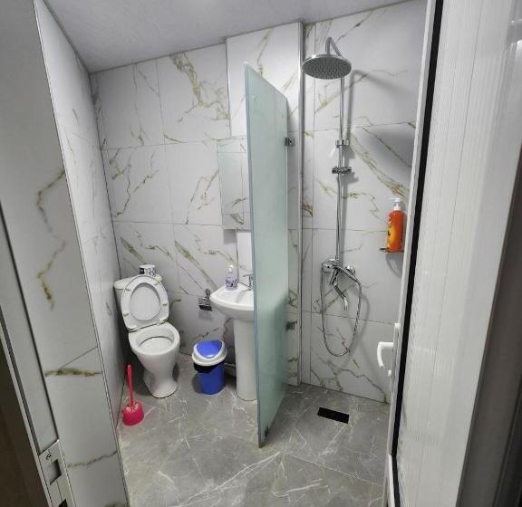 Номер Стандарт Вид на Сад, Hostel Highway