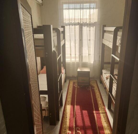 Кровать в Общей Комнате, Hostel Highway
