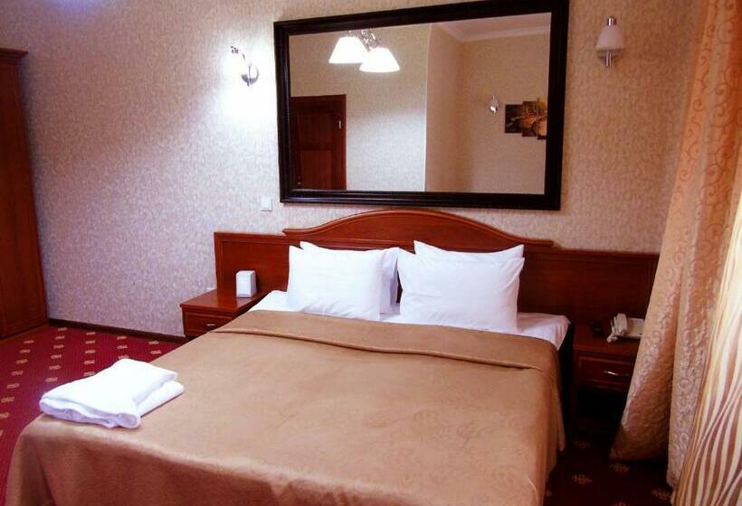 سوییت جونیور, Amsterdam Hotel Aktobe