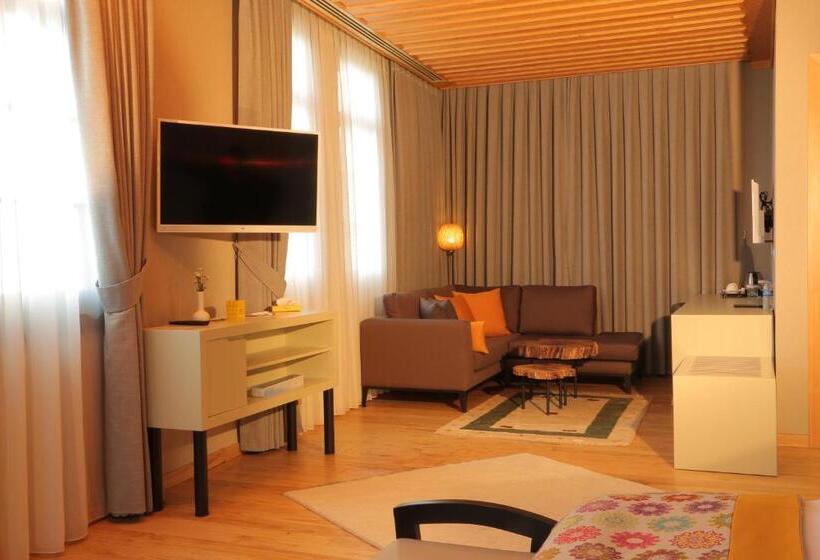 Deluxe Suite Sea View, Evimiz