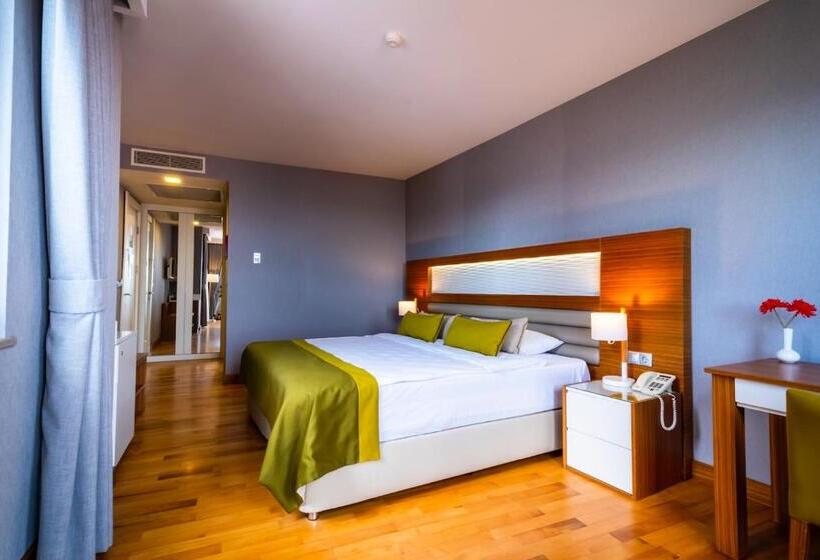 Deluxe Suite Sea View, Evimiz