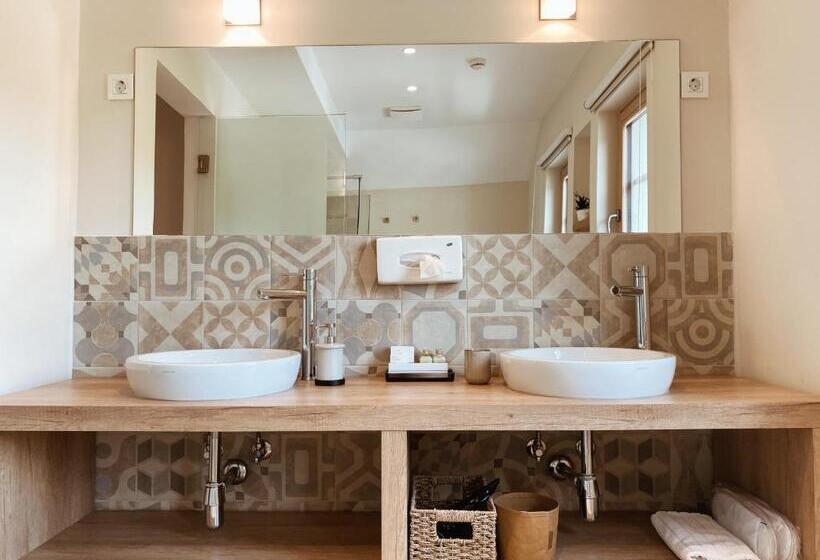 سوئیت پریمیوم, Tri Lučke Hotel & Restaurant
