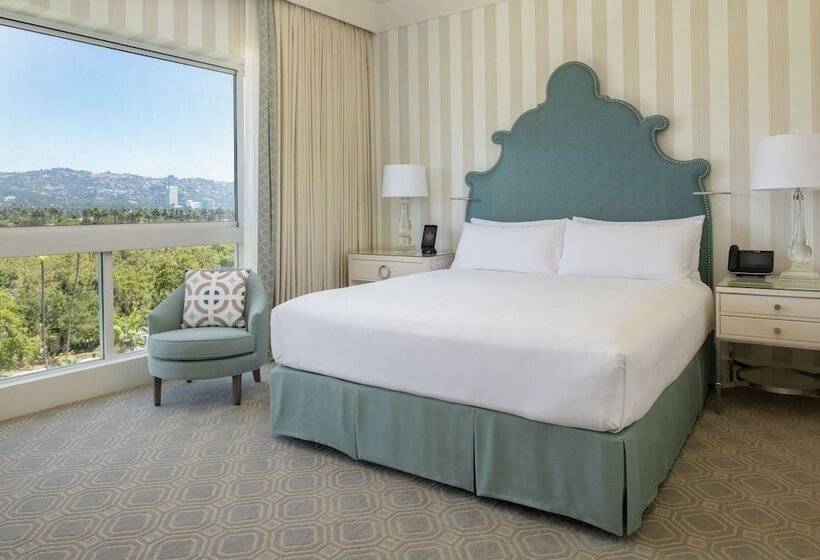 Номер Deluxe, The Beverly Hilton