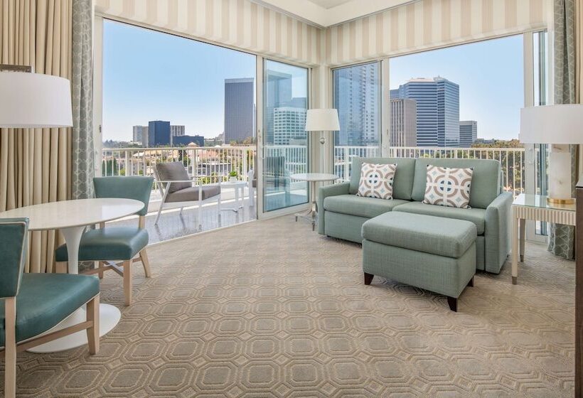 Номер Deluxe, The Beverly Hilton