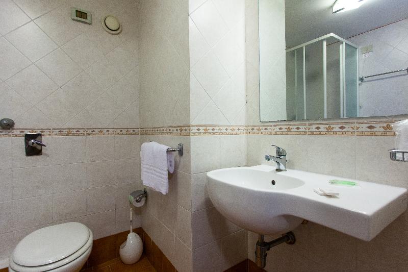 标准三人间, Villa D Amato