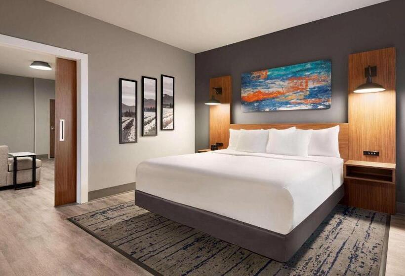 Люкс Кровать Кинг, La Quinta Inn & Suites By Wyndham Marysville
