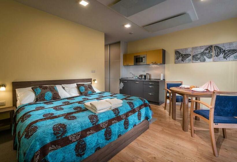 استودیوی استاندارد, Apartmánový Dom Kriváň