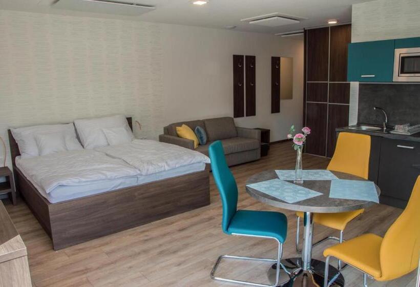 استودیوی استاندارد, Apartmánový Dom Kriváň