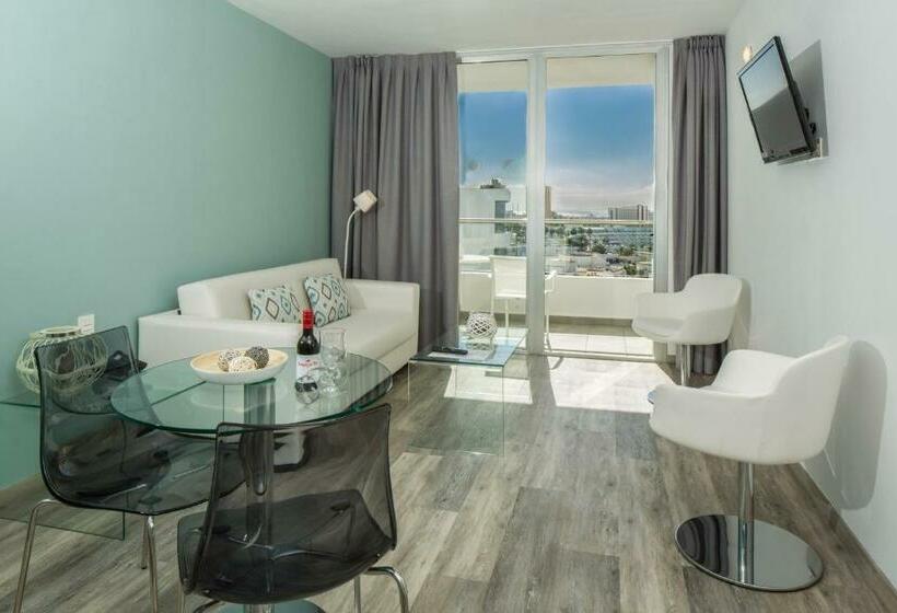 Люкс Вид на Бассейн, Coral Ocean View - Adults Only