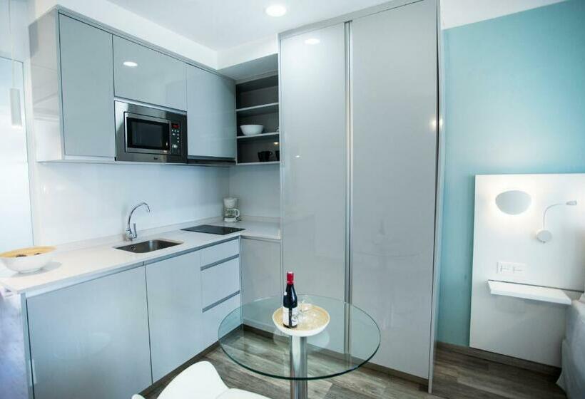 Полулюкс Вид на Бассейн, Coral Ocean View - Adults Only