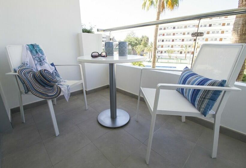 Полулюкс Вид на Бассейн, Coral Ocean View - Adults Only