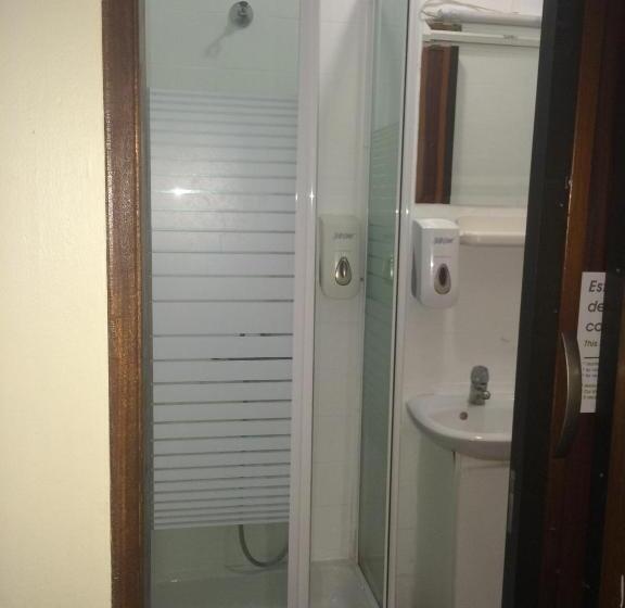 스탠다드 트리픔 룸 공동욕실, Residencial Jardim Da Amadora