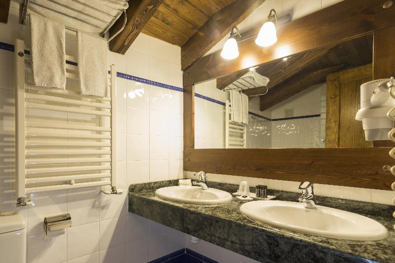 Полулюкс, Casa Cornel