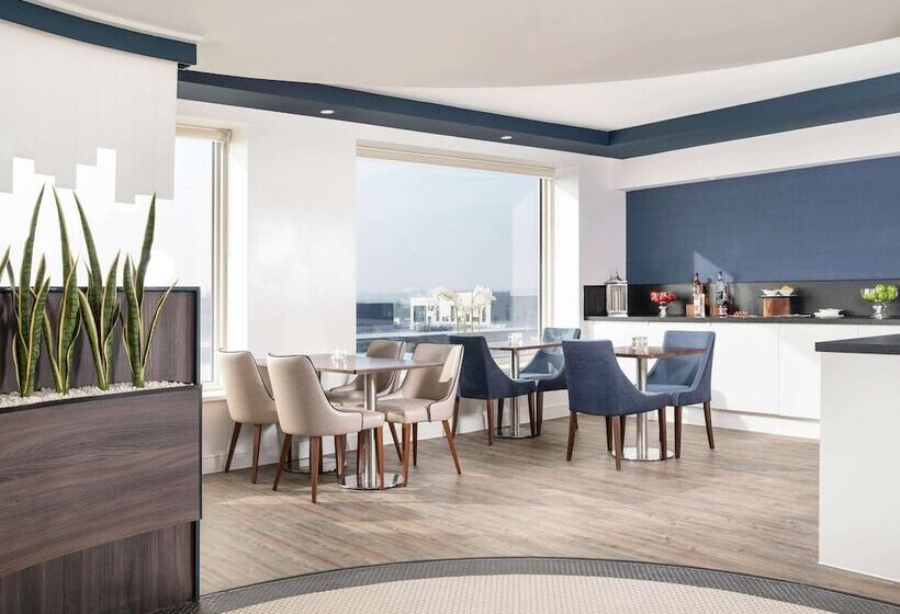 Номер Deluxe, Sofitel London Gatwick