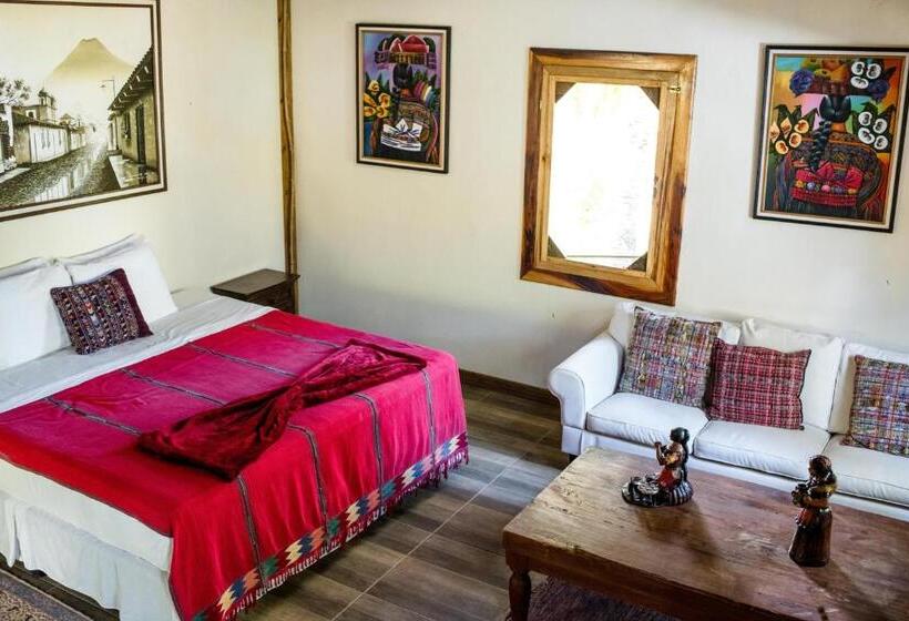 بنگله خانوادگی, Pine Ridge Lodge