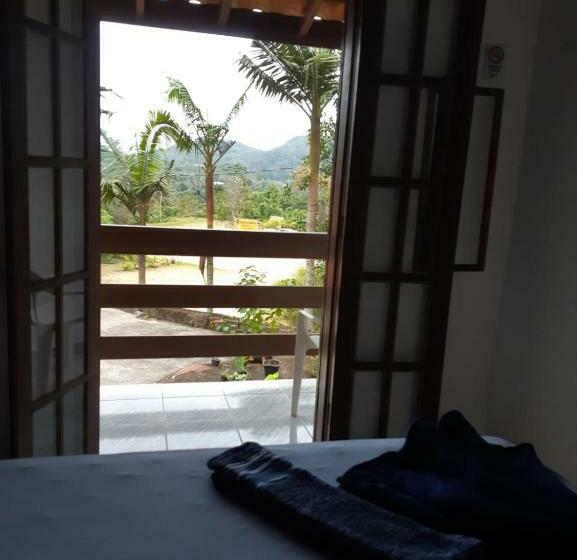 발코니가 있는 스위트, Chalés Carioca Prumirim Ubatuba