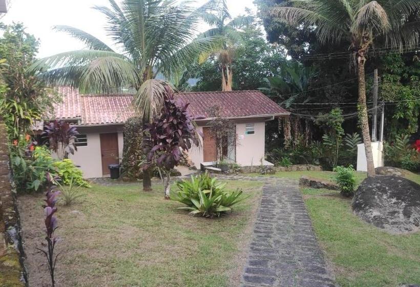발코니가 있는 스위트, Chalés Carioca Prumirim Ubatuba