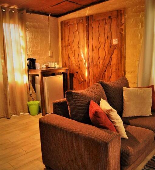 اتاق استاندارد چهار تخته, Flamboyant Guesthouse