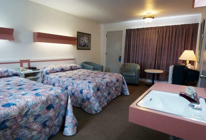 带2个双人床的标准工作室, Daigle's Motel