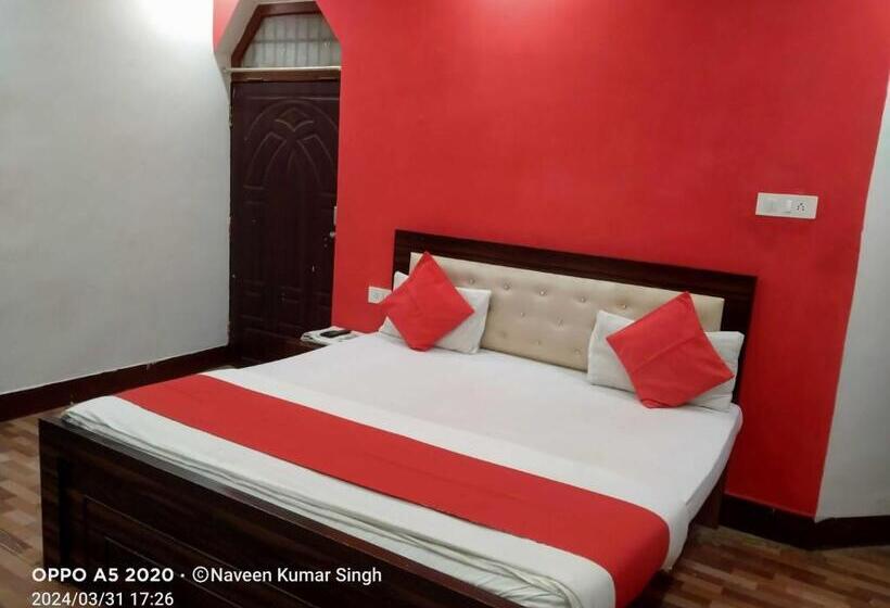 اتاق کلاسیک سه تخته, Flagship Prayag Villa