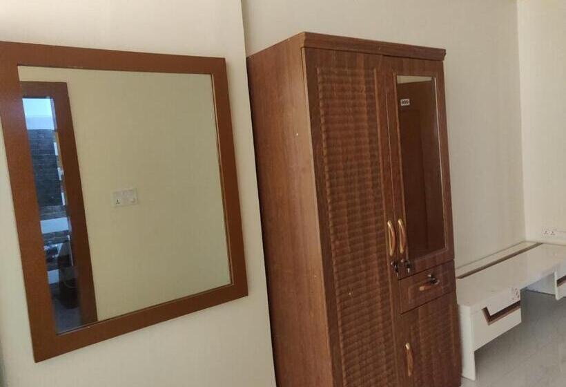 四人豪华间, Airport Residency Bangalore
