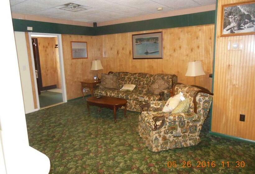 Люкс Повышенной Комфортности, Evergreen Motel