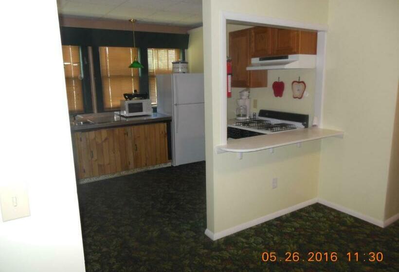 Люкс Повышенной Комфортности, Evergreen Motel