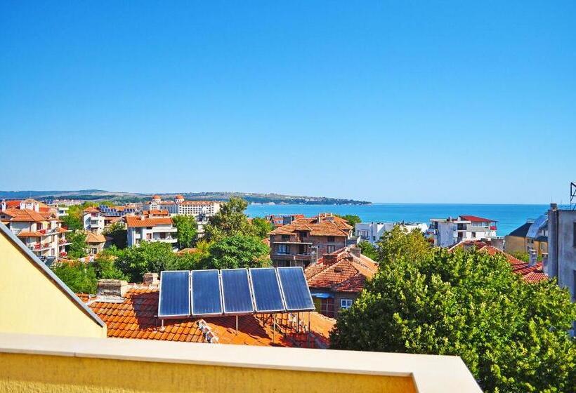 استودیوی استاندارد با چشم‌انداز دریا, Family Hotel Daf
