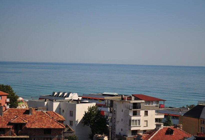 اتاق پریمیوم چهارنفره, Family Hotel Daf