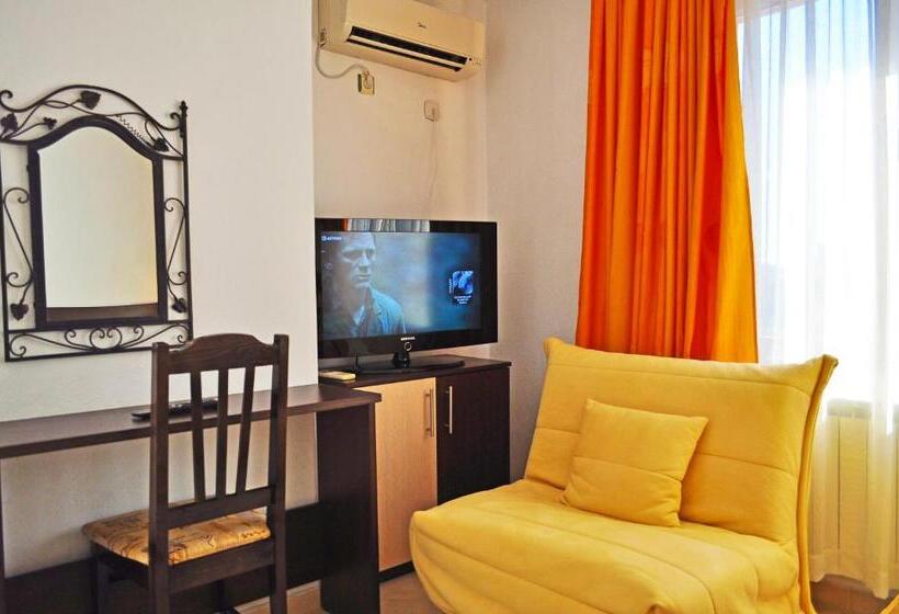 استودیوی استاندارد با چشم‌انداز دریا, Family Hotel Daf