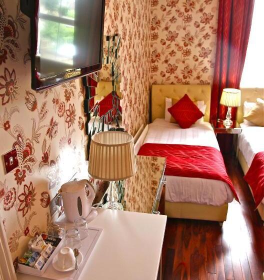 חדר משפחתי, Crompton Guest House
