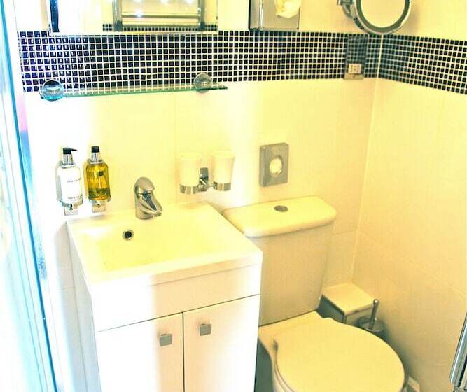 Семейный Номер, Crompton Guest House