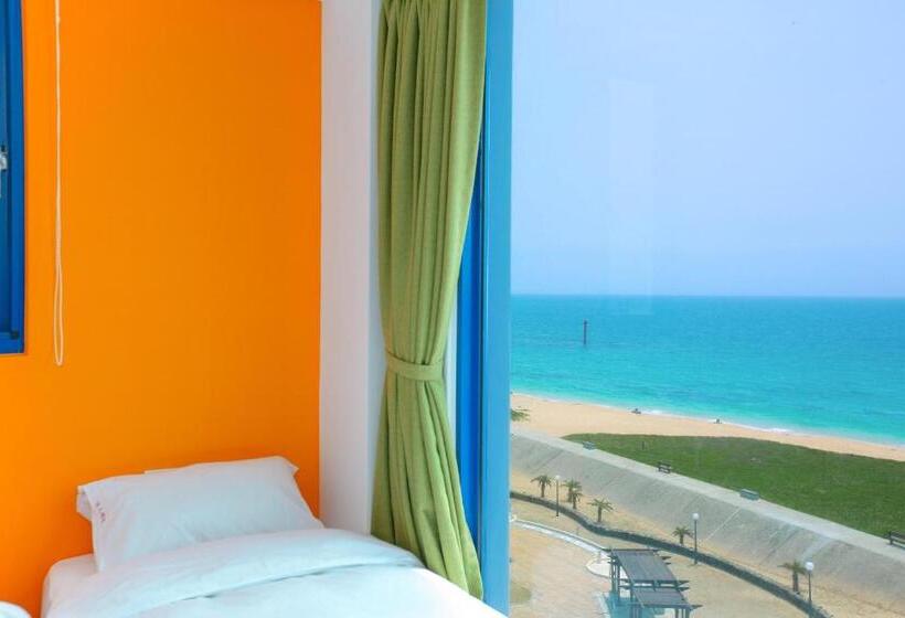 اتاق خانوادگی با چشمانداز دریا, Travel Light House