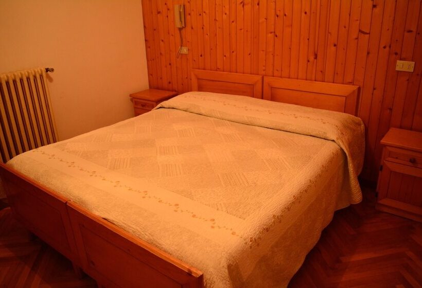 اتاق استاندارد با چشم‌انداز کوهستان, Albergo Alpina