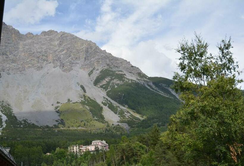 اتاق یک تخته با تراس, Albergo Alpina