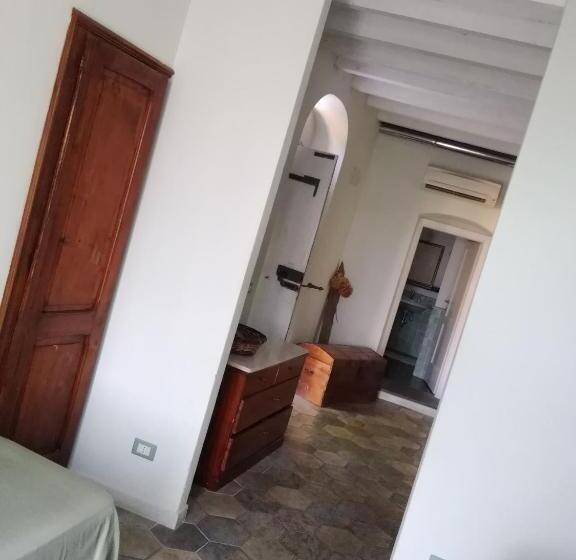 إستوديو قياسى مطل على البحر, Sole Terra Mare