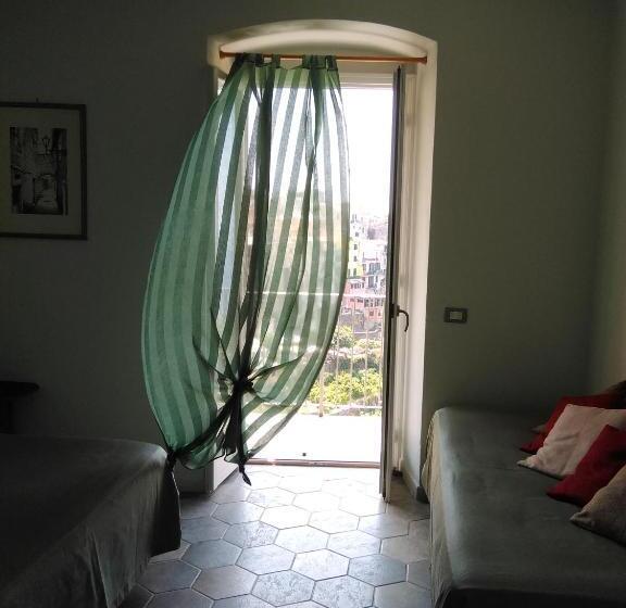 إستوديو قياسى مطل على البحر, Sole Terra Mare