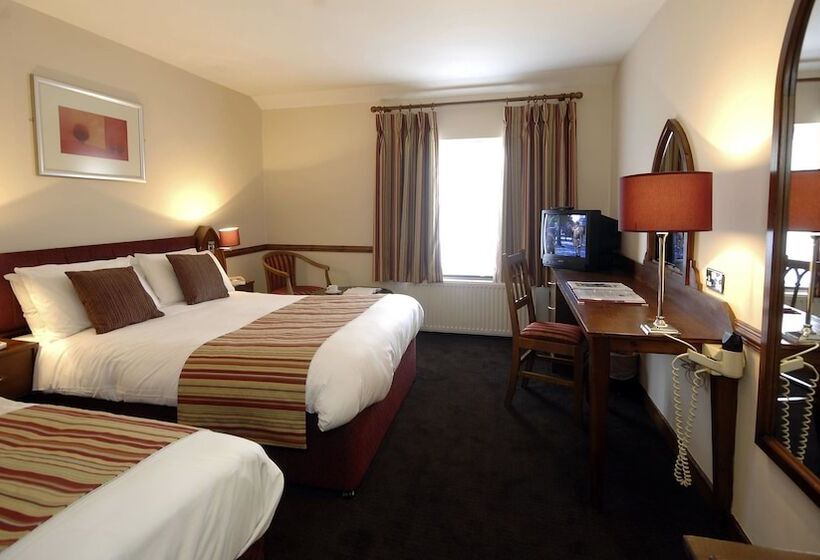 Семейный Номер, Killarney Court